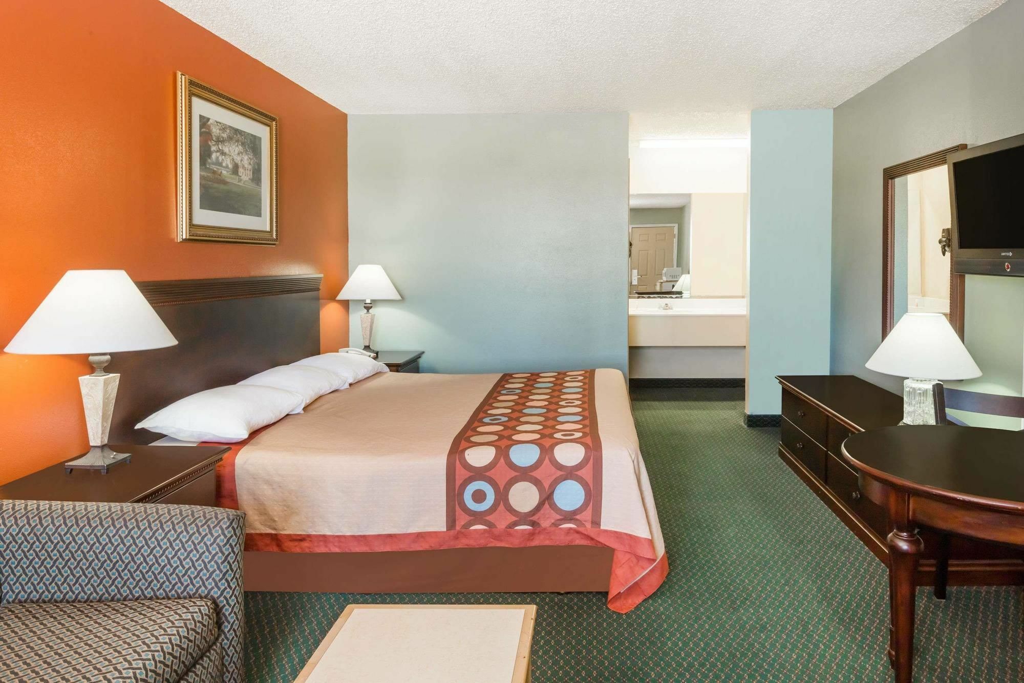 Super 8 By Wyndham Kinder La Exterior photo